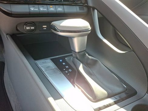 Used 2023 Hyundai Elantra SEL FWD image 9