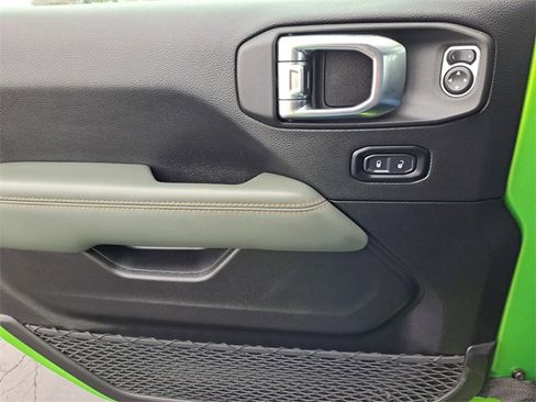 Used 2025 Jeep Gladiator Mojave w/ Safety Group image 19