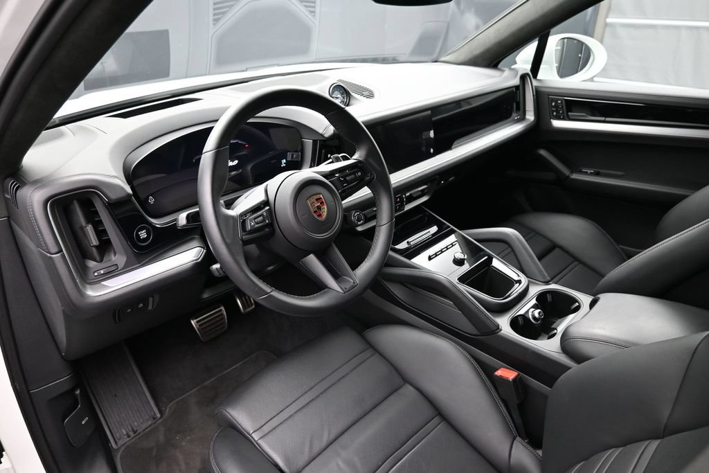 Used 2024 Porsche Cayenne Turbo AWD/4WD image 4