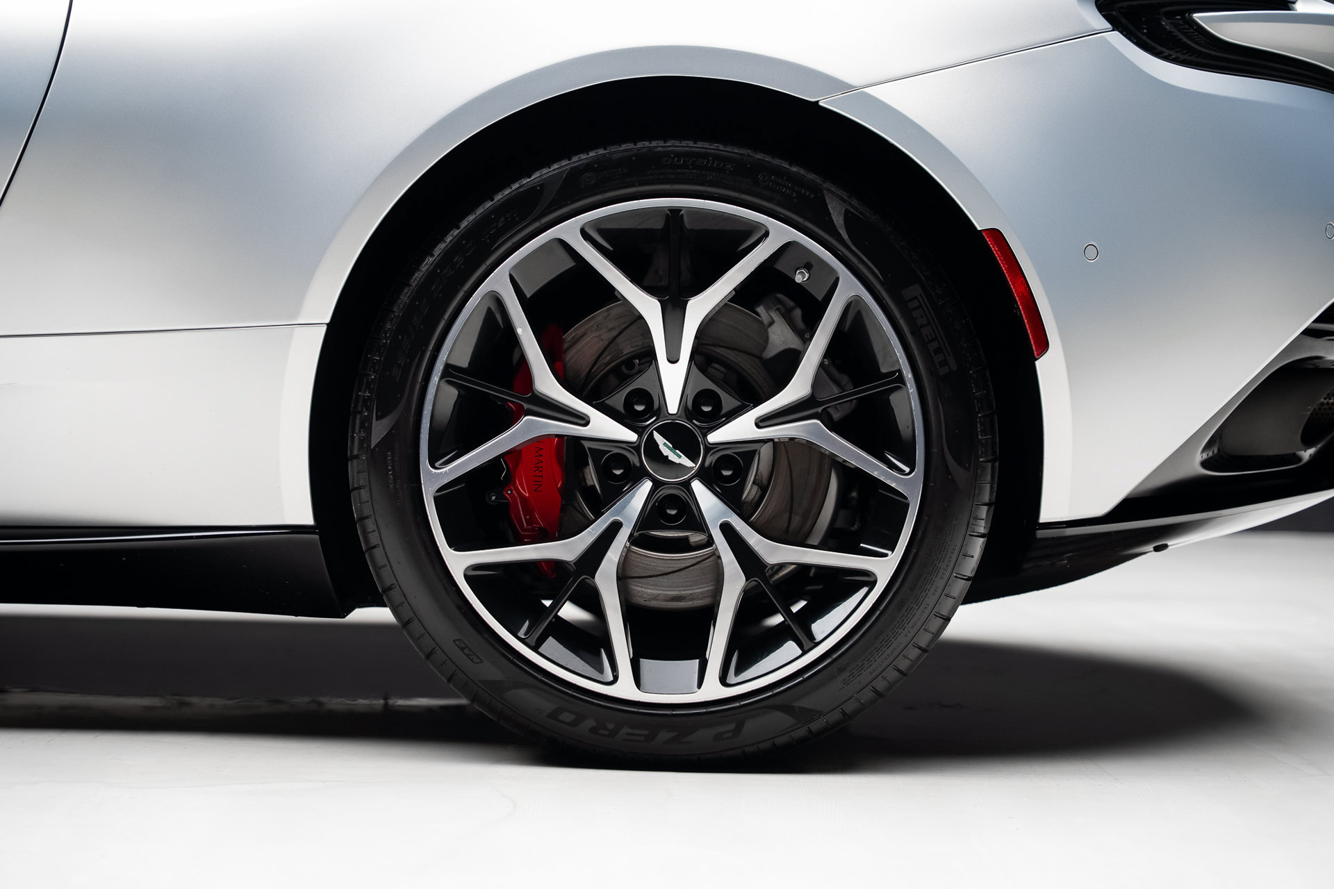 Used 2019 Aston Martin DB11 Volante RWD image 23