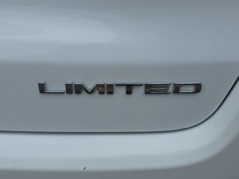Used 2022 Jeep Compass Limited w/ Sun and Sound Group AWD/4WD image 18