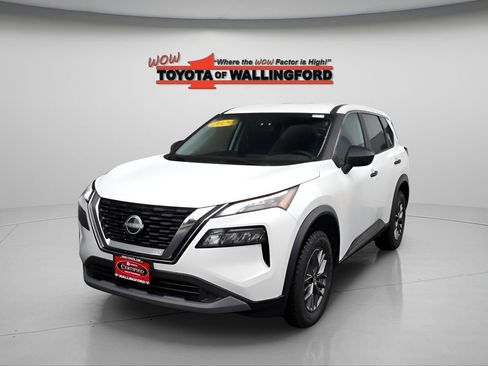 Used 2023 Nissan Rogue S image 1