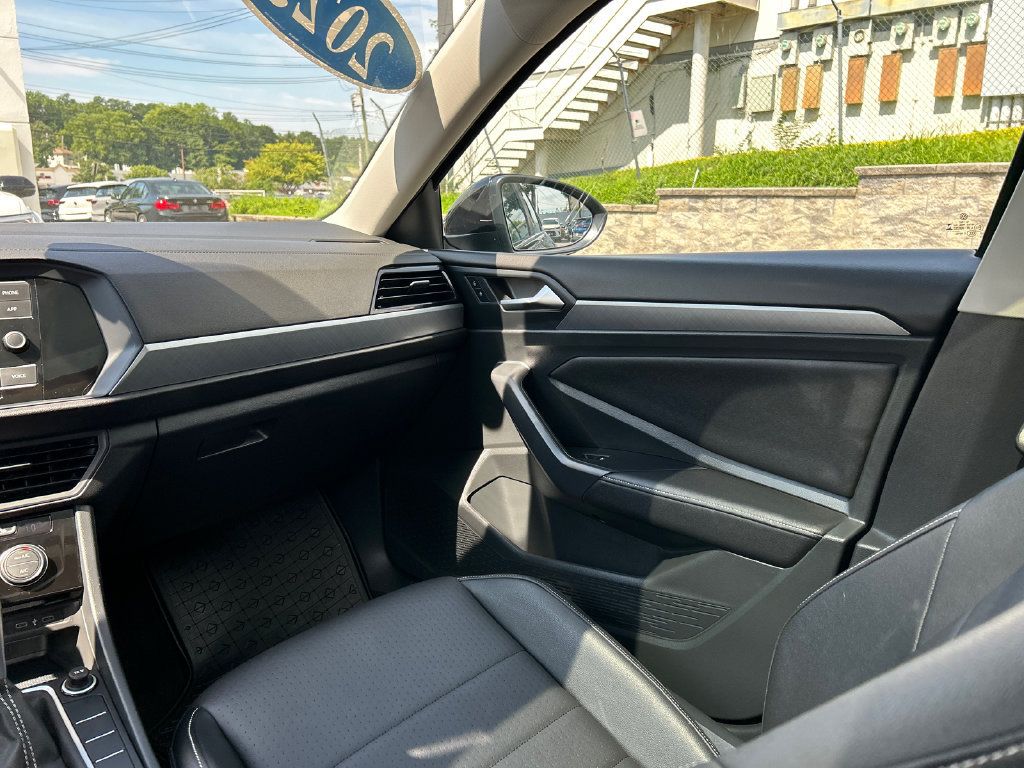 Used 2023 Volkswagen Jetta SE w/ Panoramic Sunroof Package FWD image 27