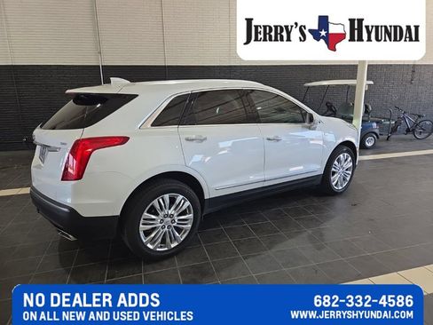 Used 2017 Cadillac XT5 Premium Luxury w/ LPO, Wheel Lock Package FWD image 5