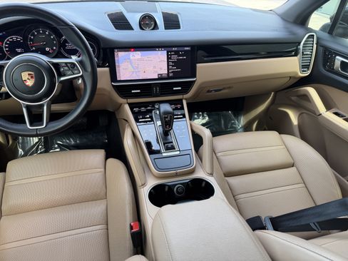 Certified 2021 Porsche Cayenne AWD/4WD image 18