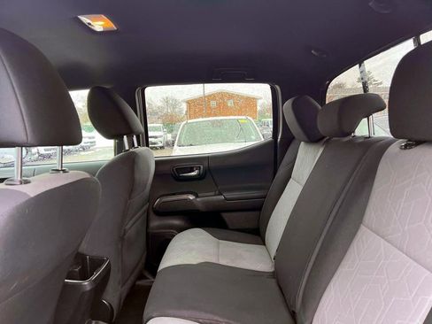 Used 2021 Toyota Tacoma TRD Off-Road image 11