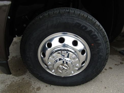 Used 2024 RAM 3500 Limited w/ Safety Group image 35