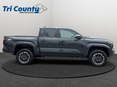 Certified 2025 Toyota Tacoma TRD Sport AWD/4WD image 9