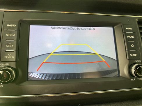 Used 2019 Kia Sedona LX image 24