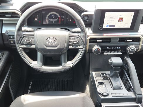 Certified 2025 Toyota Tacoma SR5 AWD/4WD image 12