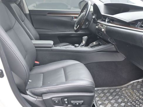 Used 2016 Lexus ES 350 w/ Premium Package w/Wood Trim image 10