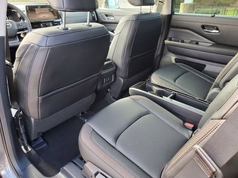 New 2026 Nissan Pathfinder SL w/ SL Premium Package AWD/4WD image 11