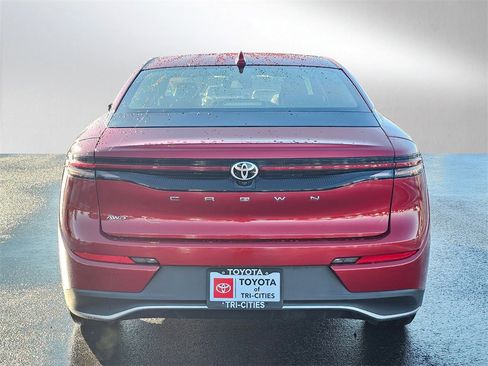 Used 2023 Toyota Crown XLE image 4