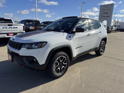 New 2026 Jeep Compass Trailhawk w/ Sun, Sound & Navigation Group image 3