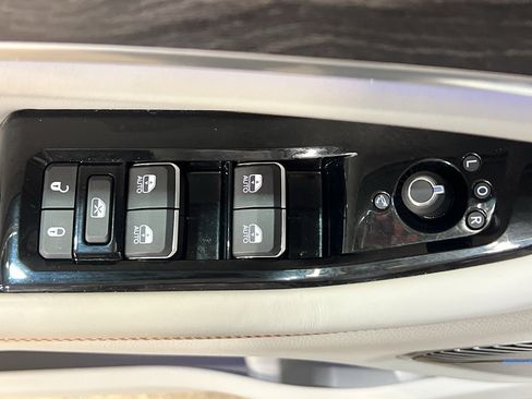 Used 2023 Jeep Grand Cherokee Overland w/ Adv Protech Group III image 10