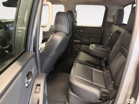 Used 2024 Nissan Frontier SL w/ Technology Package RWD image 24