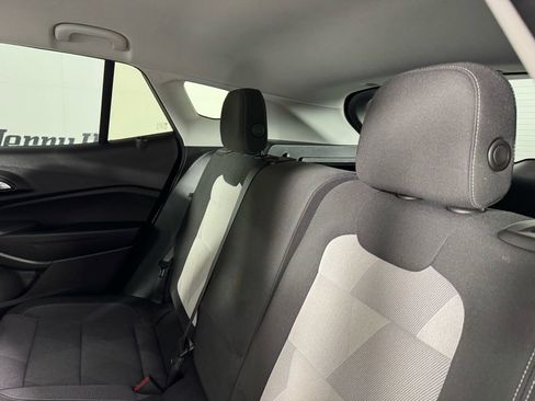 Used 2025 Chevrolet Trax LS w/ LS Convenience Package image 25