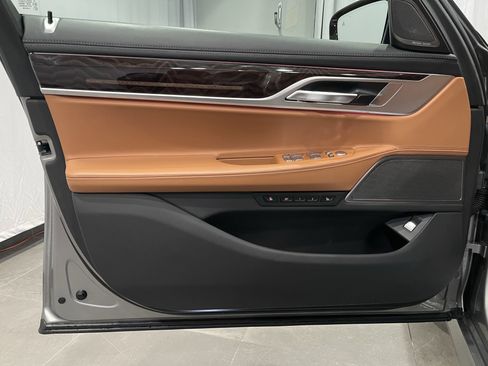 Certified 2022 BMW 750i xDrive w/ Executive Package image 12