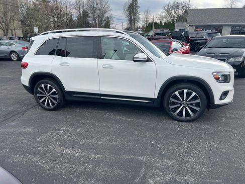 Used 2022 Mercedes-Benz GLB 250 4MATIC image 4