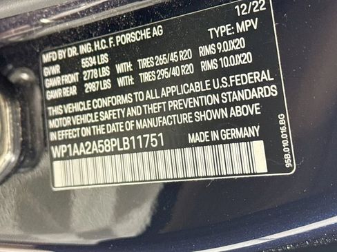 Certified 2023 Porsche Macan AWD/4WD image 32