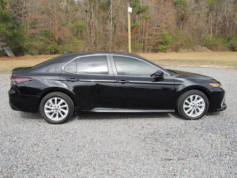 Used 2023 Toyota Camry LE image 7