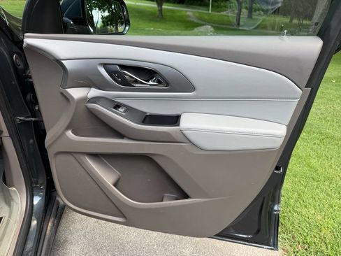 Used 2019 Chevrolet Traverse LT FWD image 34