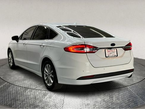 Used 2020 Ford Fusion SE image 6