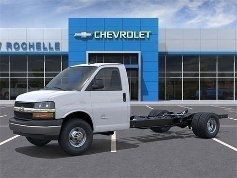 New 2025 Chevrolet Express 4500 4500 Series w/ Power Convenience Package image 2