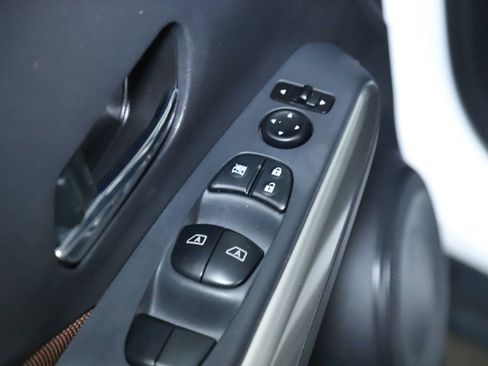 Used 2019 Nissan Kicks SR FWD image 16