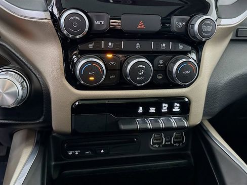 Used 2019 RAM 1500 Laramie image 41