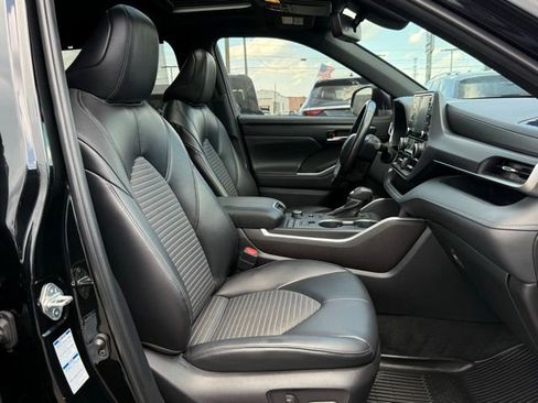 Used 2022 Toyota Highlander XSE image 15