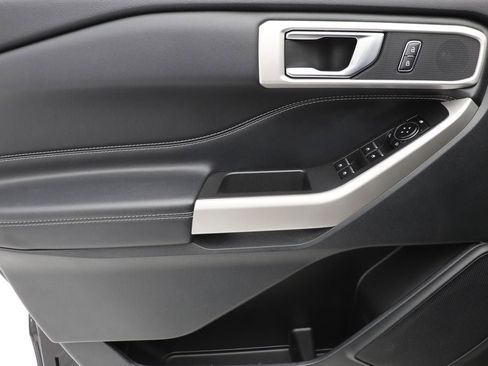 Used 2022 Ford Explorer XLT w/ Equipment Group 202A image 15