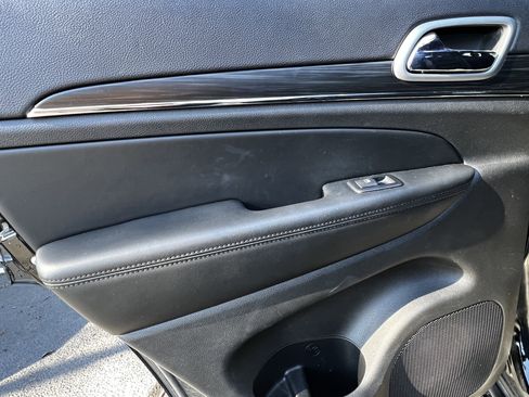 Used 2019 Jeep Grand Cherokee Limited image 30