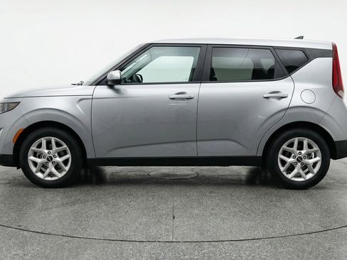 Used 2025 Kia Soul LX w/ LX Technology Package FWD image 5