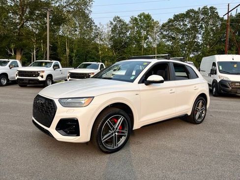 Used 2024 Audi Q5 e Prestige w/ Prestige Package image 2