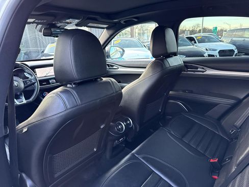 Used 2022 Alfa Romeo Stelvio Veloce image 28
