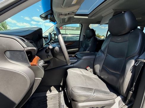 Used 2019 Cadillac Escalade ESV Premium Luxury AWD/4WD image 17