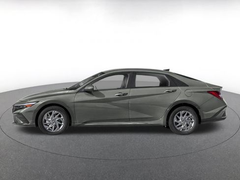 Used 2026 Hyundai Elantra Hybrid FWD image 3