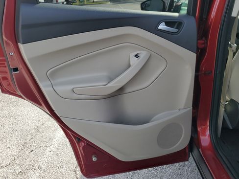 Used 2017 Ford Escape SE image 12