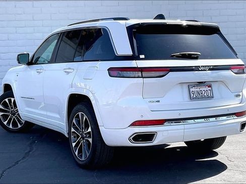 Used 2023 Jeep Grand Cherokee Overland w/ Advanced Protech Group III AWD/4WD image 10