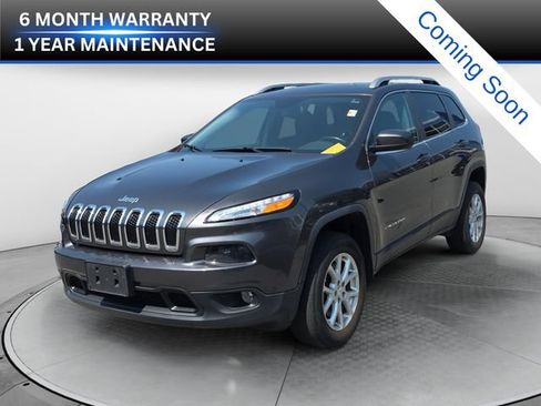 Used 2018 Jeep Cherokee Latitude Plus w/ Cold Weather Group AWD/4WD image 1