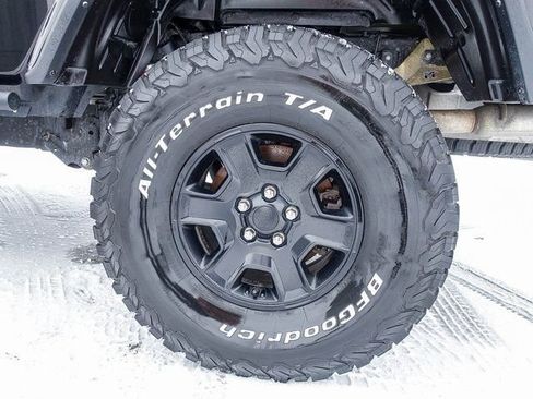 Used 2022 Jeep Gladiator Mojave w/ Cold Weather Group image 18