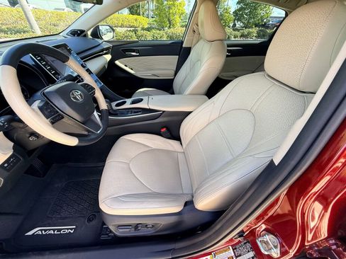 Used 2019 Toyota Avalon Limited w/ Advanced Safety Package image 5