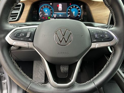 Used 2025 Volkswagen Atlas SE image 14