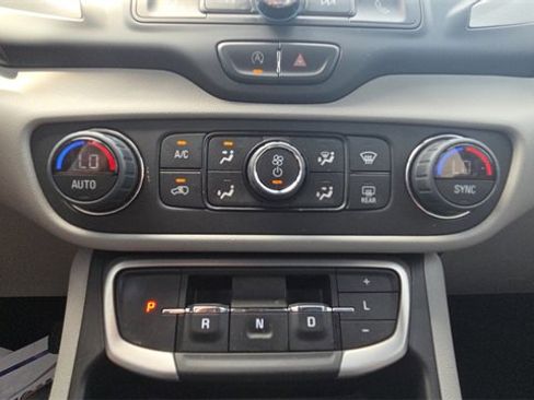 Used 2022 GMC Terrain SLE w/ Driver Convenience Package image 27