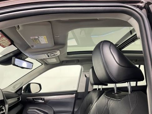 Used 2022 Toyota Highlander Platinum AWD/4WD image 17