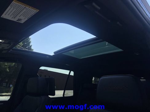 Used 2025 Chevrolet Tahoe High Country AWD/4WD image 15