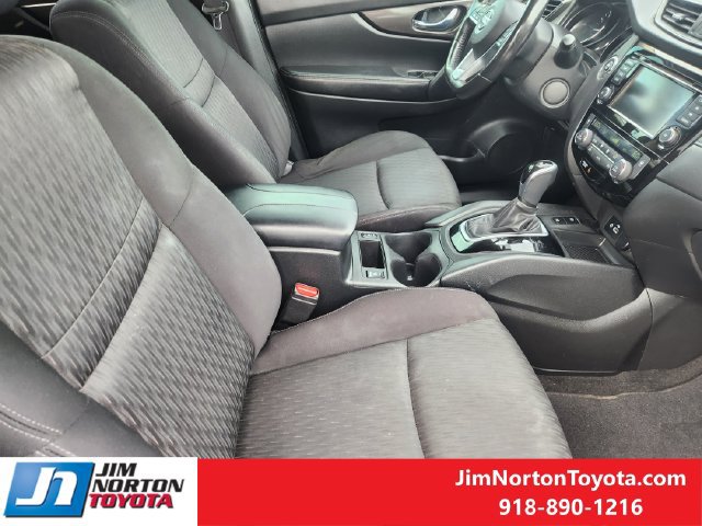 Used 2019 Nissan Rogue SV w/ Sun & Sound Touring Package FWD image 15