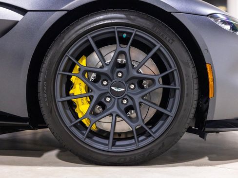 Used 2022 Aston Martin V8 Vantage Coupe RWD image 23