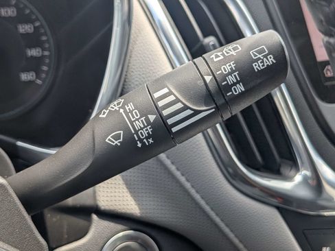 Certified 2020 Chevrolet Equinox Premier FWD image 29